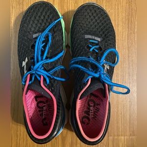 Under Armoir women’s tennis shoes